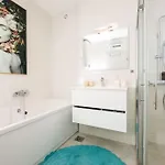 Sunset Oasis “velly” 1br W/ Sea View & Parking Apartamento