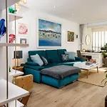 Sunset Oasis “velly” 1br W/ Sea View & Parking * Split