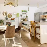 Apartamento Sunset Oasis “velly” 1br W/ Sea View & Parking Split