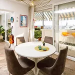 Sunset Oasis “velly” 1br W/ Sea View & Parking Split