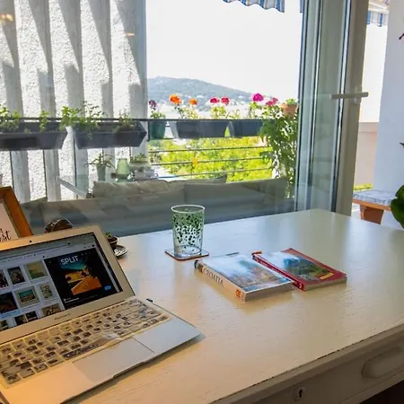 Sunset Oasis “velly” 1br W/ Sea View & Parking *