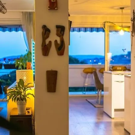 Apartmán Sunset Oasis “velly” 1br W/ Sea View & Parking Split