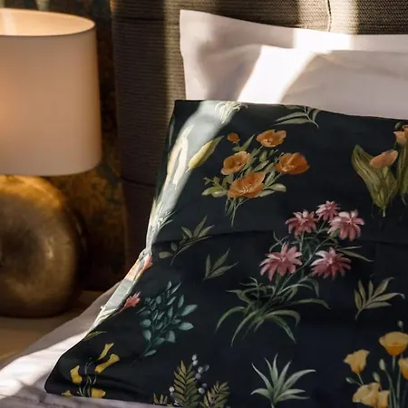 Sunset Oasis “velly” 1br W/ Sea View & Parking Daire