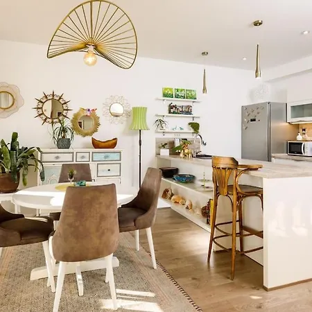 Sunset Oasis “velly” 1br W/ Sea View & Parking * Split