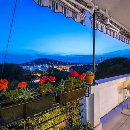 Sunset Oasis “velly” 1br W/ Sea View & Parking * 스플리트