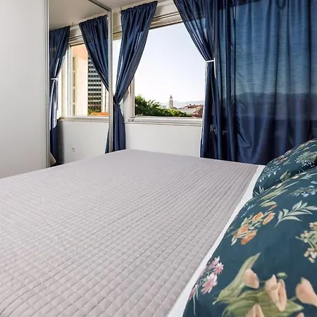 Sunset Oasis “velly” 1br W/ Sea View & Parking 아파트 *