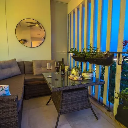 Sunset Oasis “velly” 1br W/ Sea View & Parking 스플리트