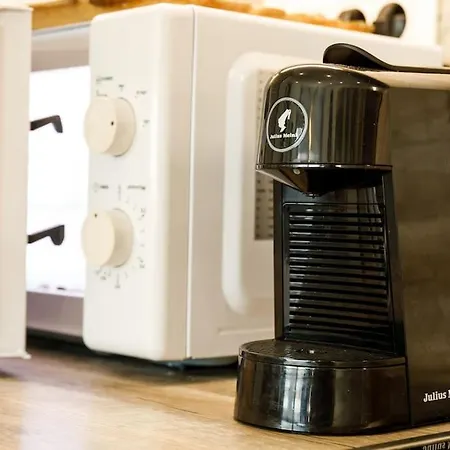 Sunset Oasis “velly” 1br W/ Sea View & Parking Split