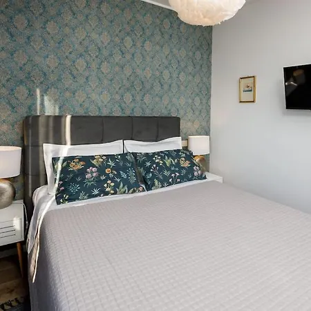 Sunset Oasis “velly” 1br W/ Sea View & Parking 아파트 스플리트