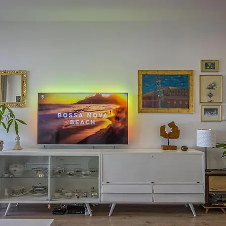 Sunset Oasis “velly” 1br W/ Sea View & Parking Lägenhet *