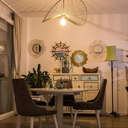 Lägenhet Sunset Oasis “velly” 1br W/ Sea View & Parking *